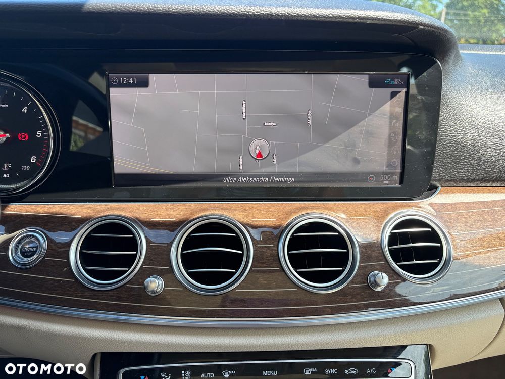 Mercedes-Benz Klasa E 220 d 4Matic 9G-TRONIC Avantgarde - 17