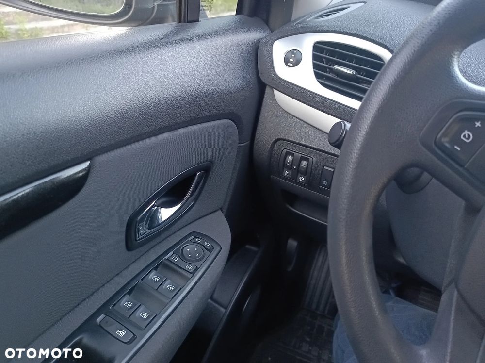 Renault Scenic - 11