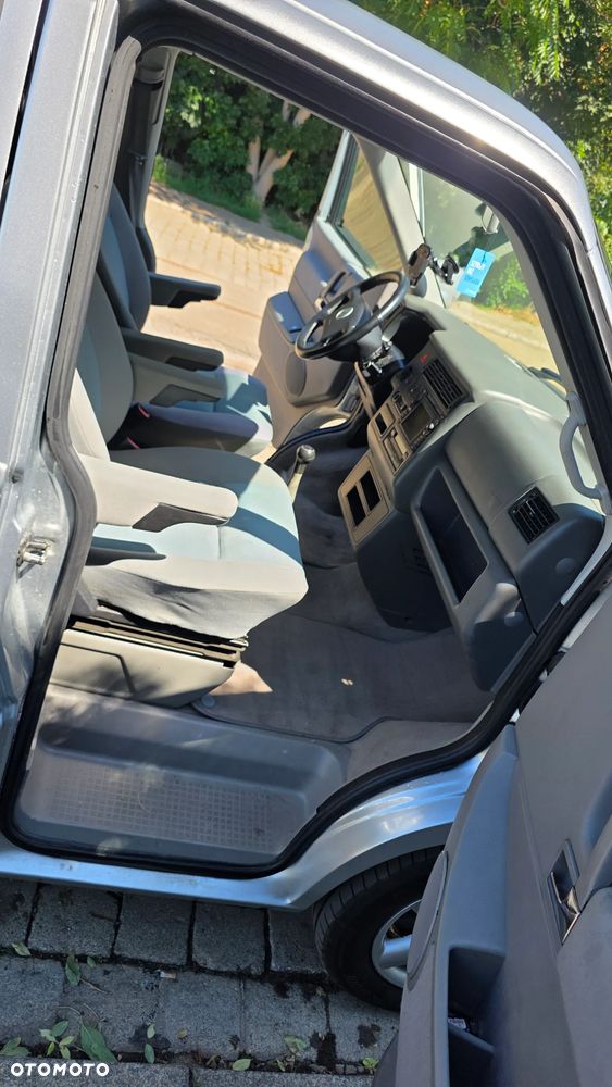 Volkswagen Multivan - 11