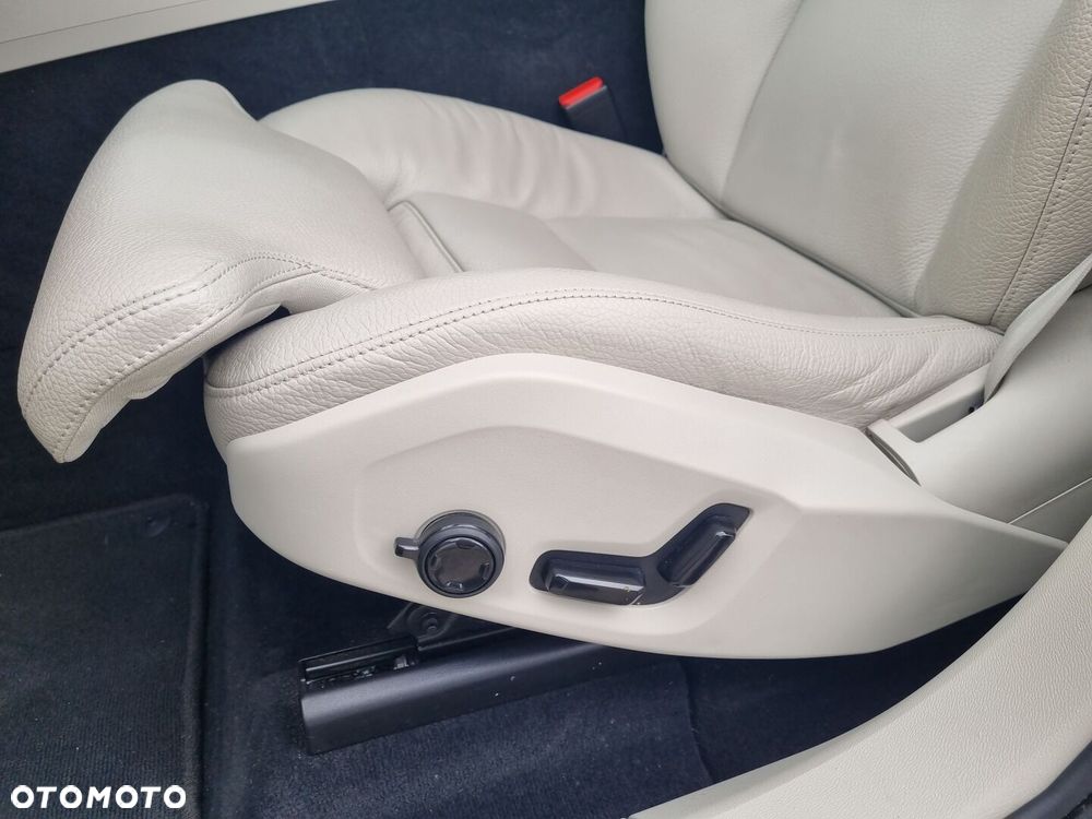 Volvo XC 60 B4 D Momentum - 24