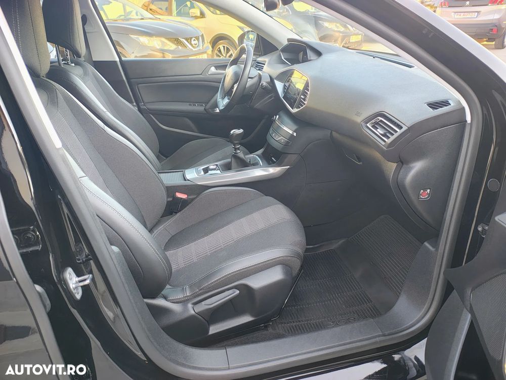 Peugeot 308 - 25
