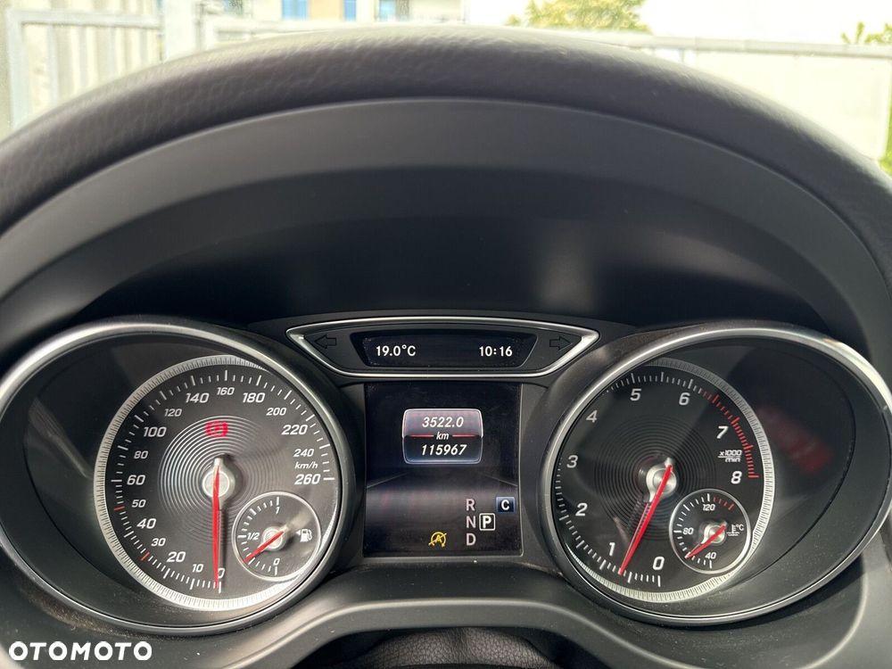 Mercedes-Benz GLA - 13