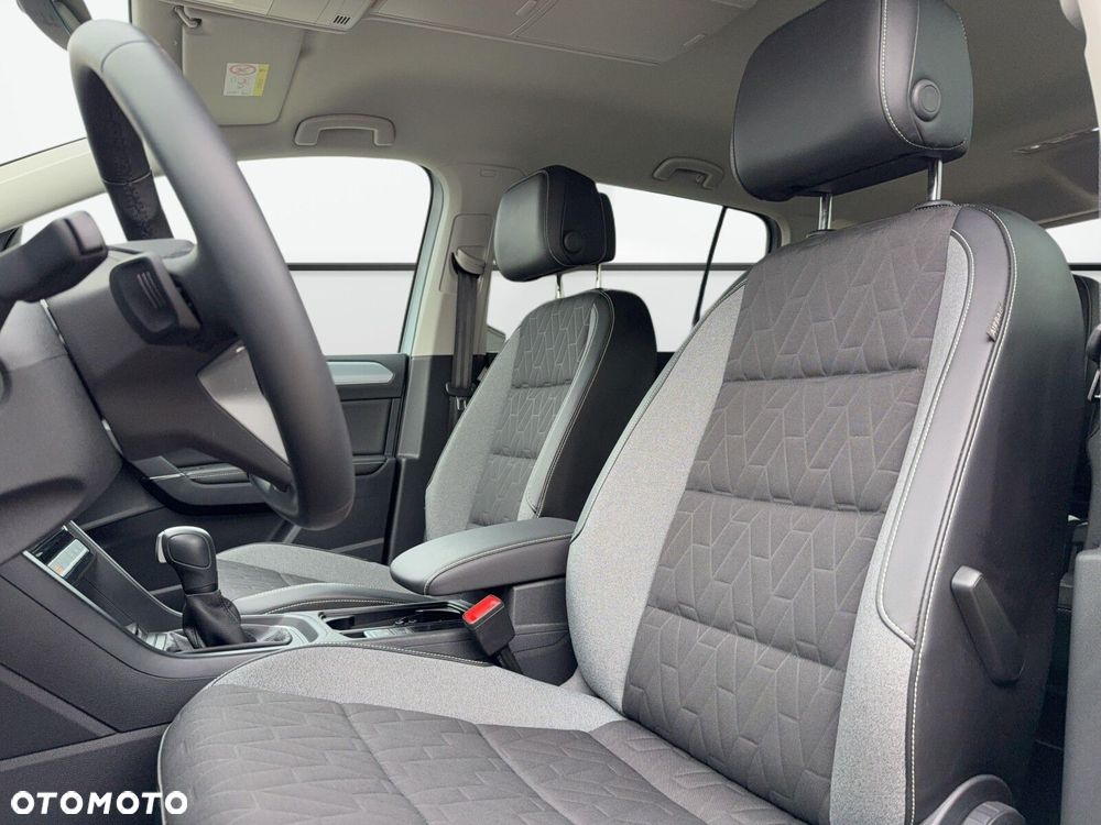 Volkswagen Touran - 11