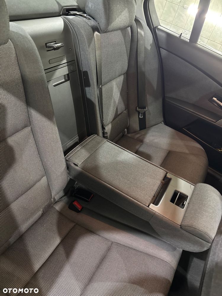 BMW Seria 5 520i - 14