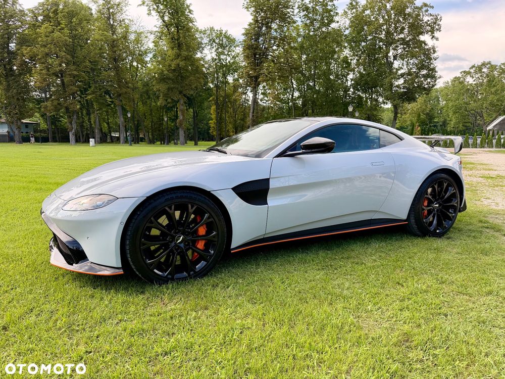 Aston Martin Vantage - 2