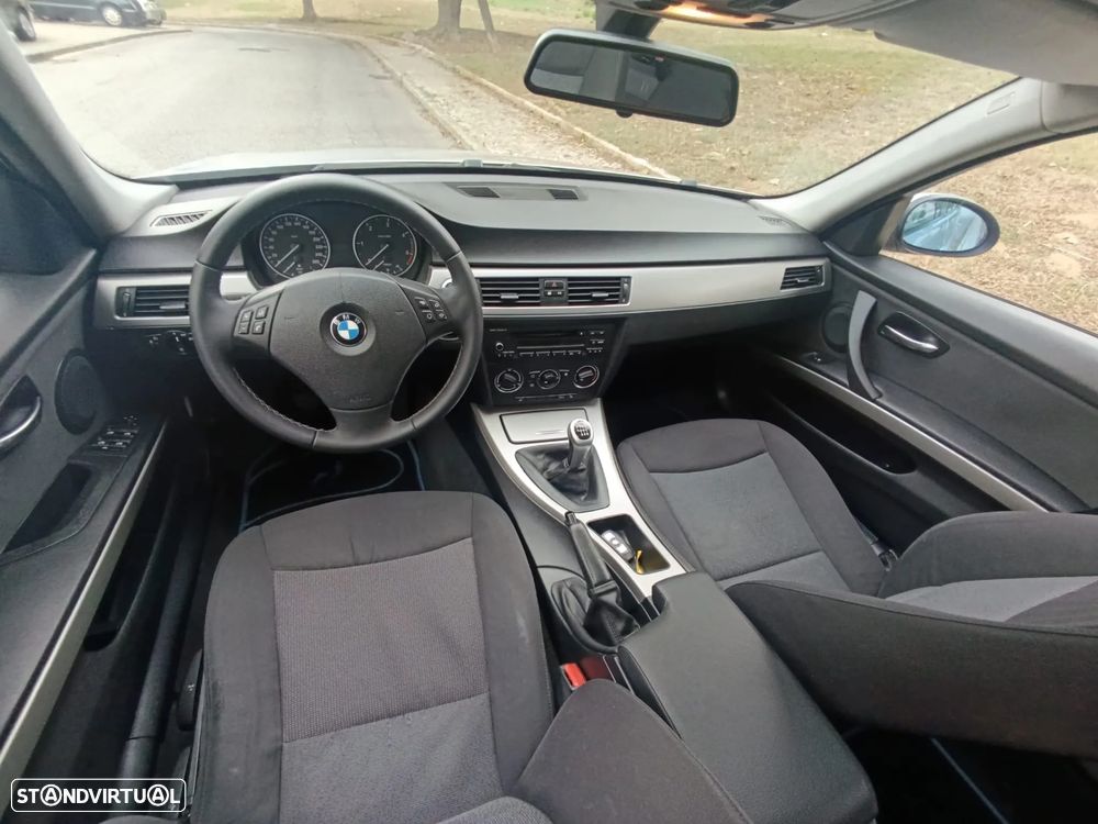 BMW 320 d Sport - 12