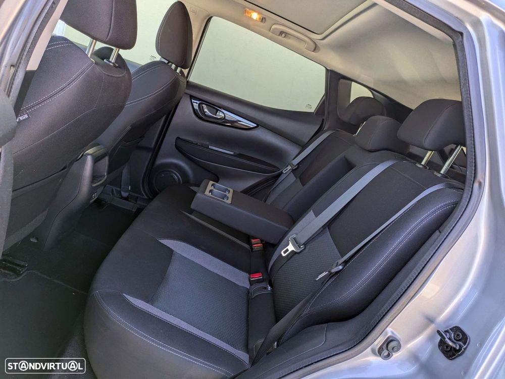 Nissan Qashqai 1.5 dCi N-Connecta J18 - 20