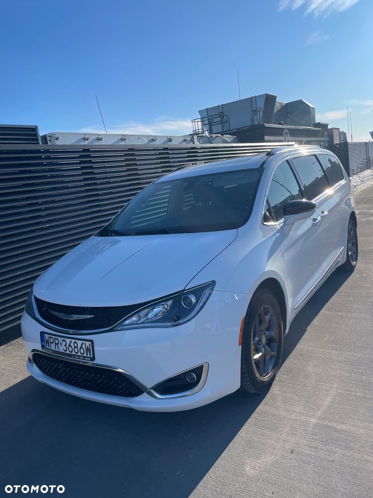 Chrysler Pacifica - 8