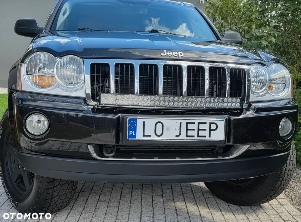 Jeep Grand Cherokee - 24