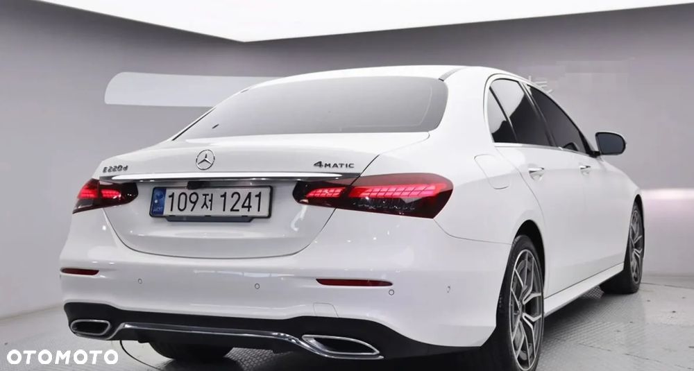 Mercedes-Benz Klasa E 220 d 4Matic 9G-TRONIC AMG Line - 3