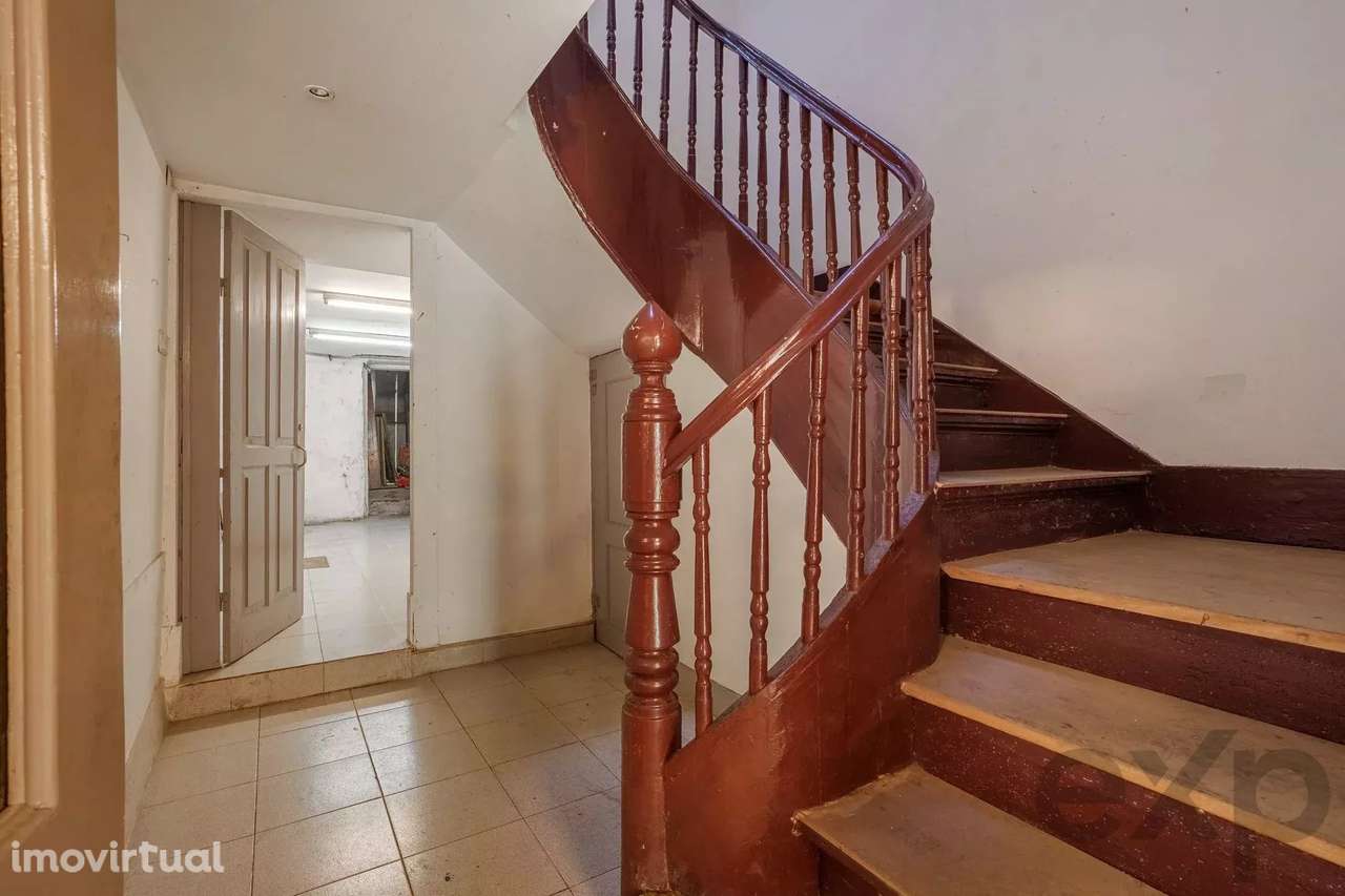 Prédio de 4 Pisos na Avenida Central de Braga - Grande imagem: 4/32