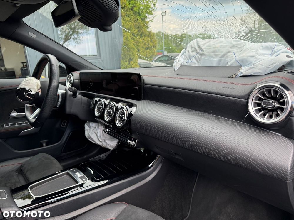 Mercedes-Benz CLA 180 AMG Line 7G-DCT - 15