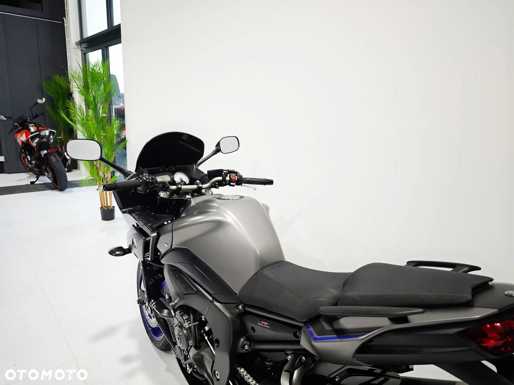 Yamaha FZ - 19