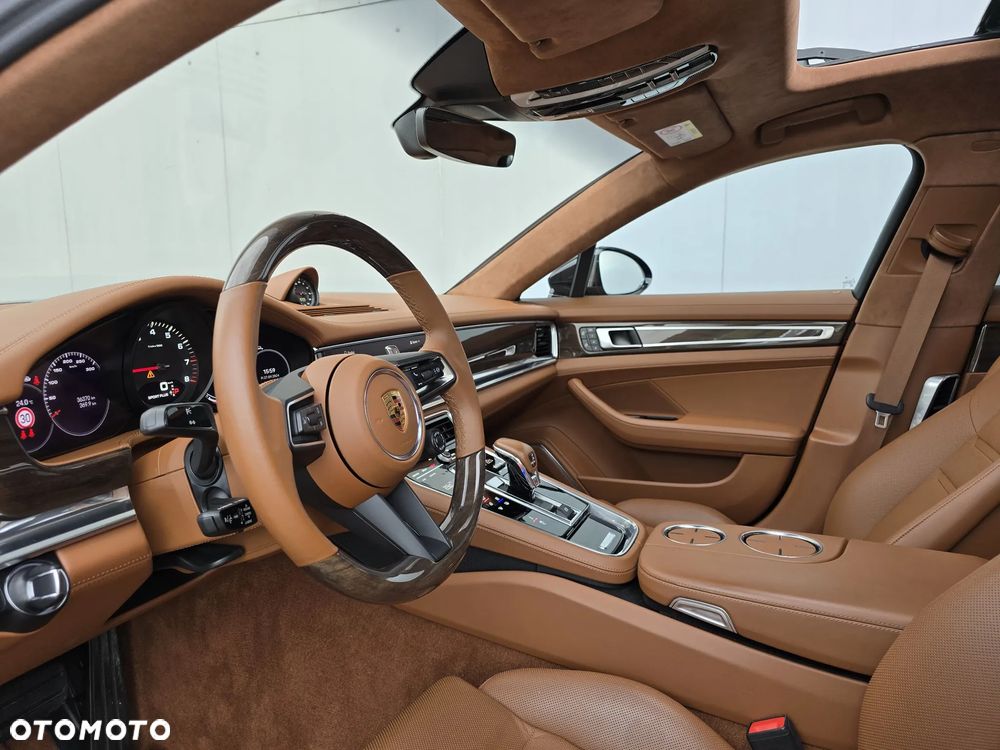 Porsche Panamera 4 Platinum Edition - 12