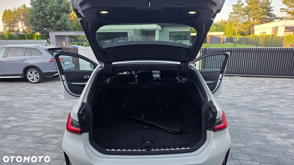 BMW Seria 3 320d xDrive MHEV M Sport sport - 33