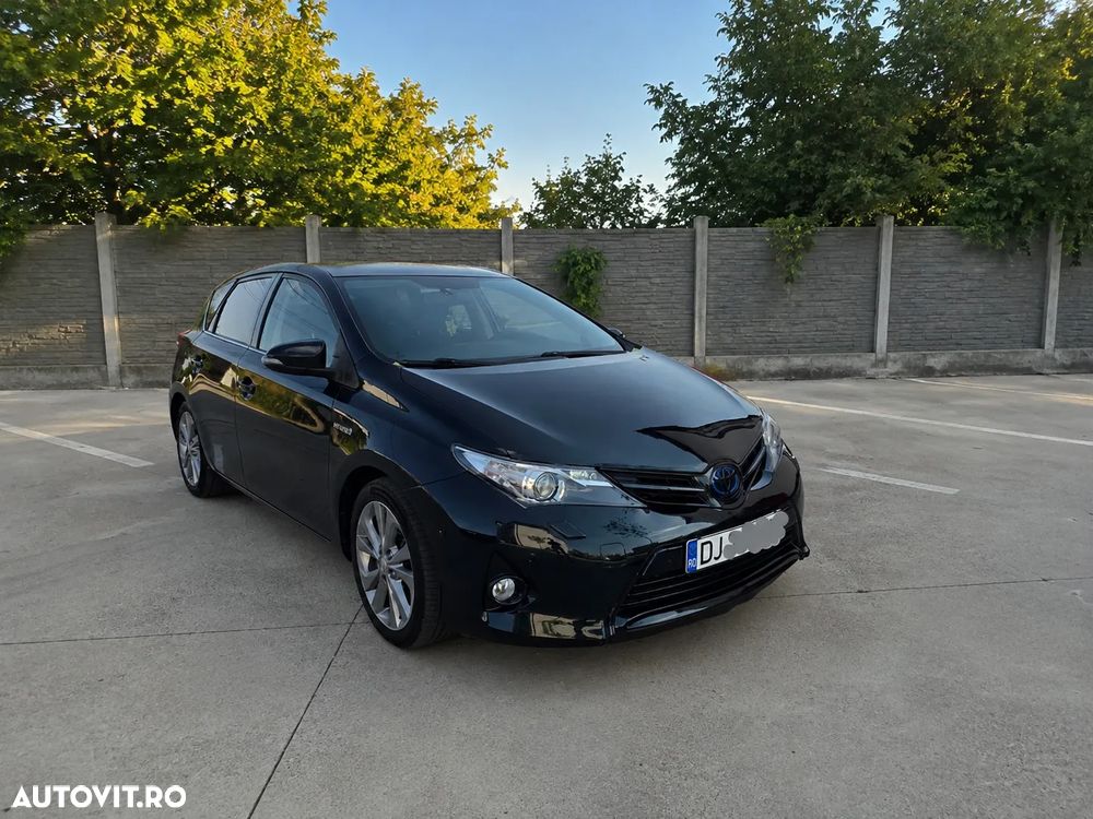 Toyota Auris 1.8 L VVT-i HSD Sol - 1