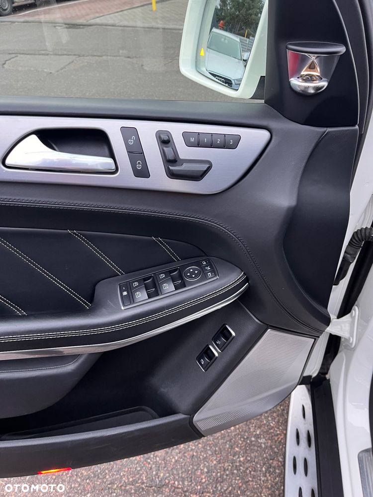 Mercedes-Benz GL - 13