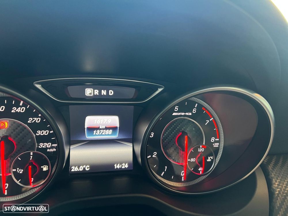 Mercedes-Benz A 45 AMG 4Matic Speedshift 7G-DCT PETRONAS 2015 World Champion Edition - 28