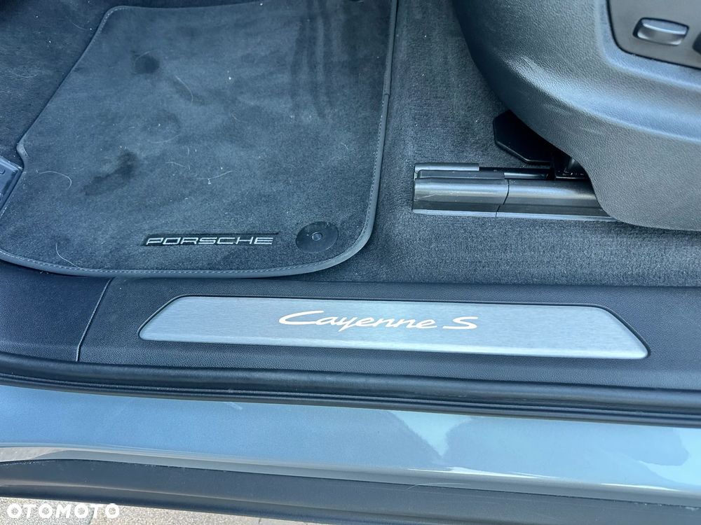Porsche Cayenne S E-Hybrid PHEV - 28