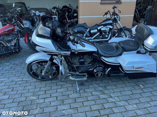 Harley-Davidson Touring Road Glide - 2