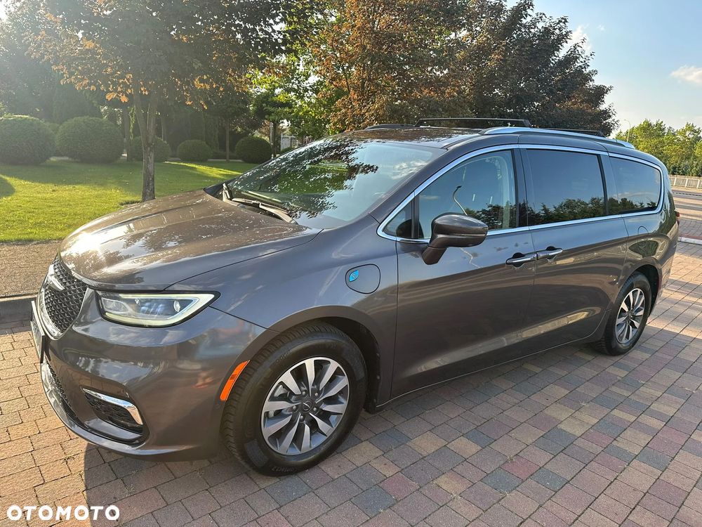 Chrysler Pacifica - 1