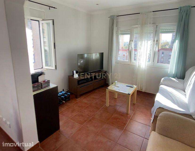 Apartamento T2 | Remodelado | Elevador - Grande imagem: 3/18