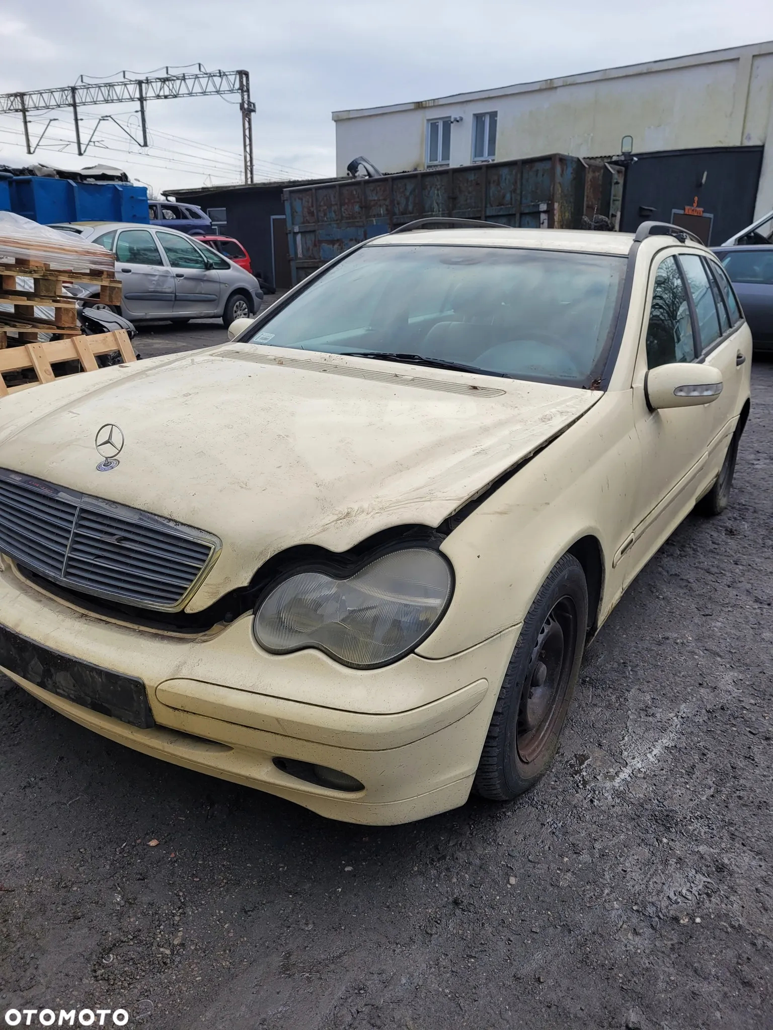 Części Błotniki/zderzak przód- Mercedes C200 2148 85kW diesel 2002r. - 2