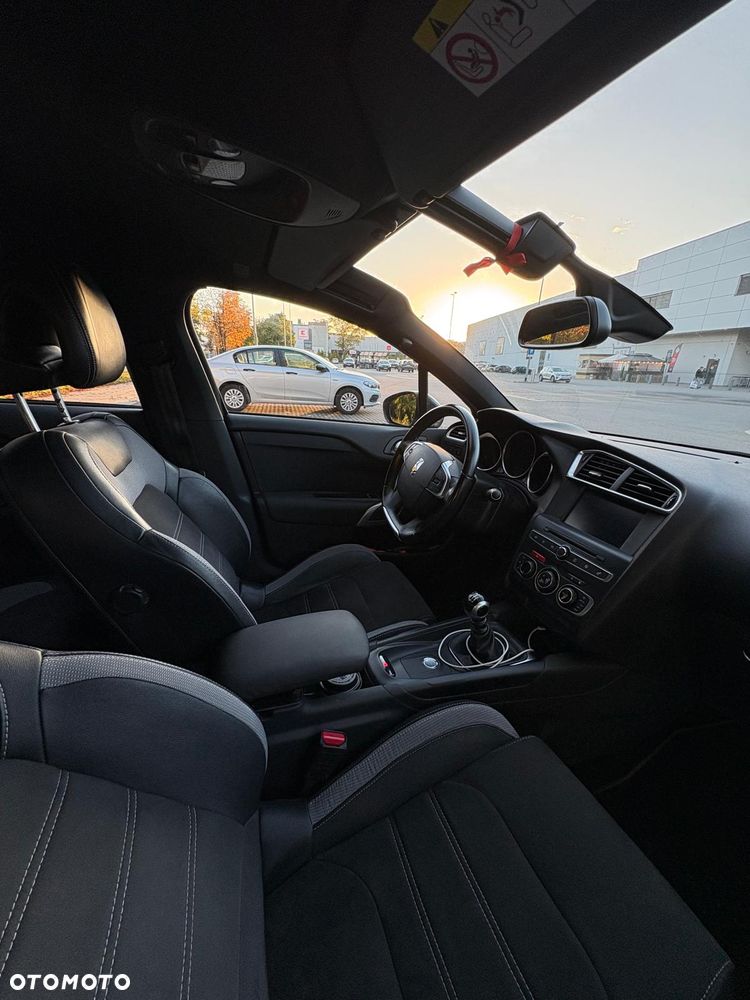 DS Automobiles DS 4 - 12