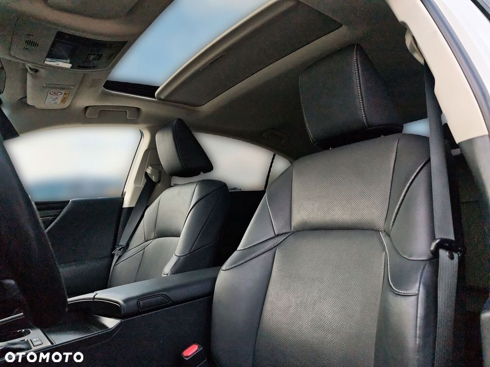 Lexus ES 300h Business Edition - 23