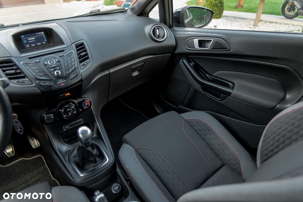 Ford Fiesta 1.0 EcoBoost ST-Line - 35