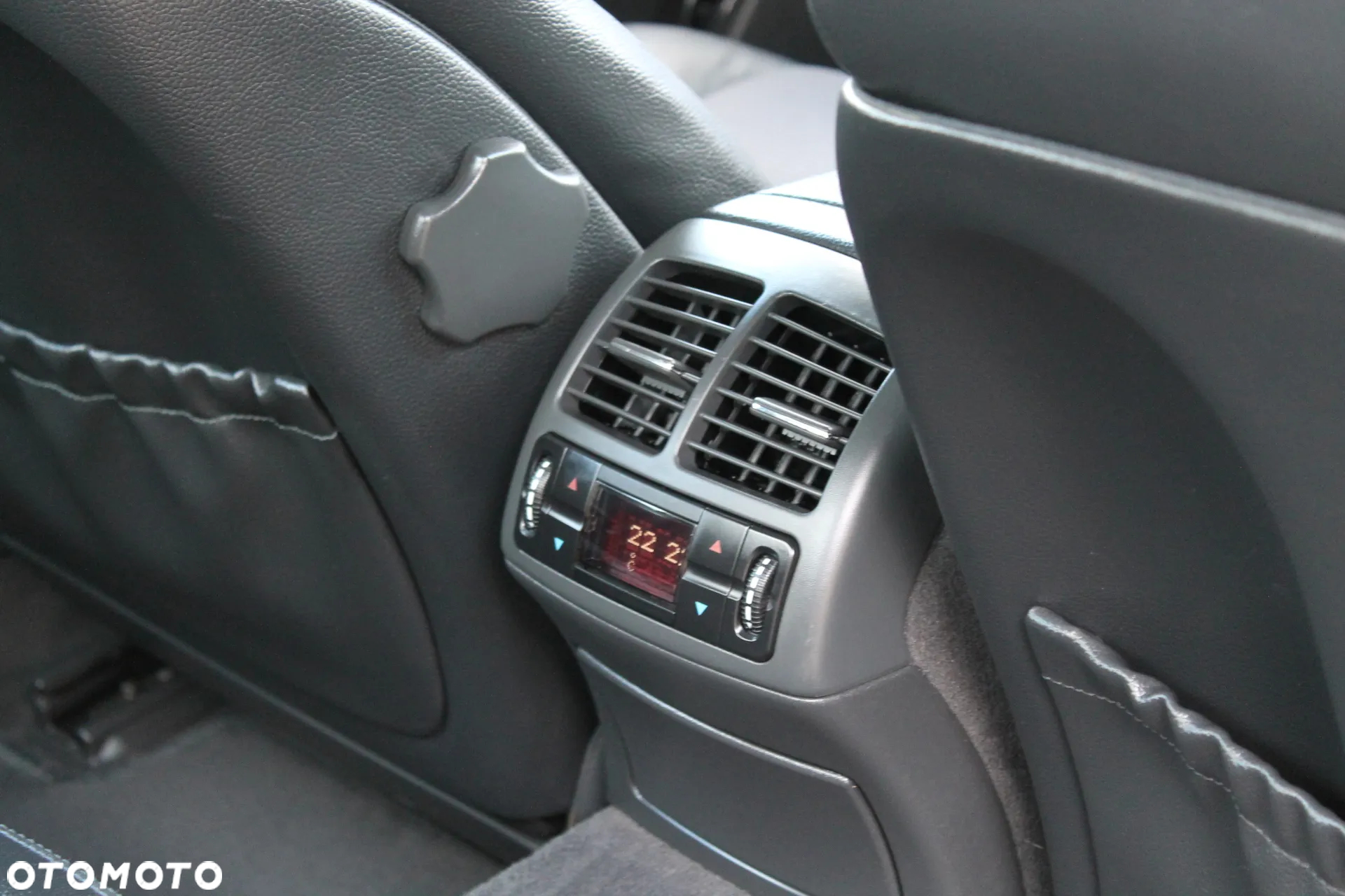Mercedes-Benz Klasa E 240 4-Matic Avantgarde - 24