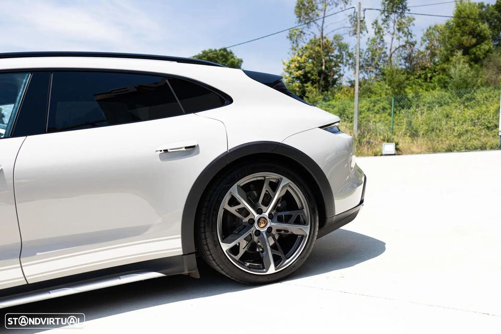 Porsche Taycan Cross Turismo 4 - 9