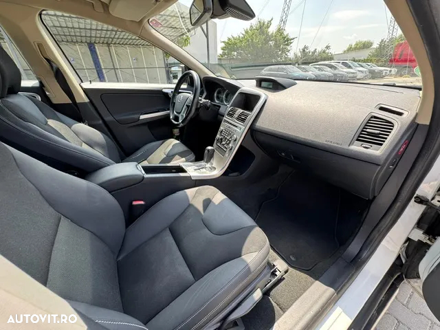 Volvo XC 60 D4 Momentum - 12