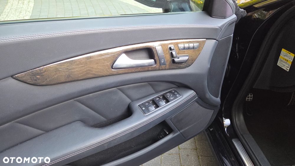 Mercedes-Benz CLS 350 BlueEff - 25