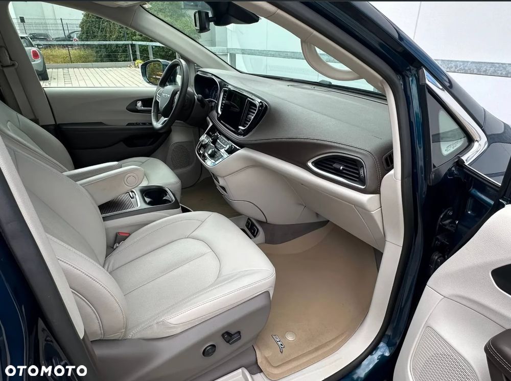 Chrysler Pacifica - 7