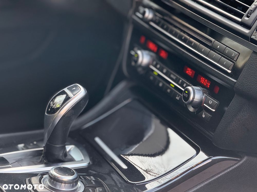 BMW Seria 5 520d xDrive - 31