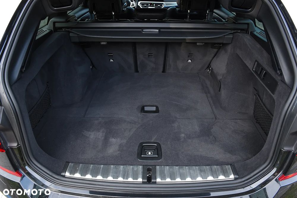 BMW Seria 3 320d xDrive Edition M Sport Shadow - 39