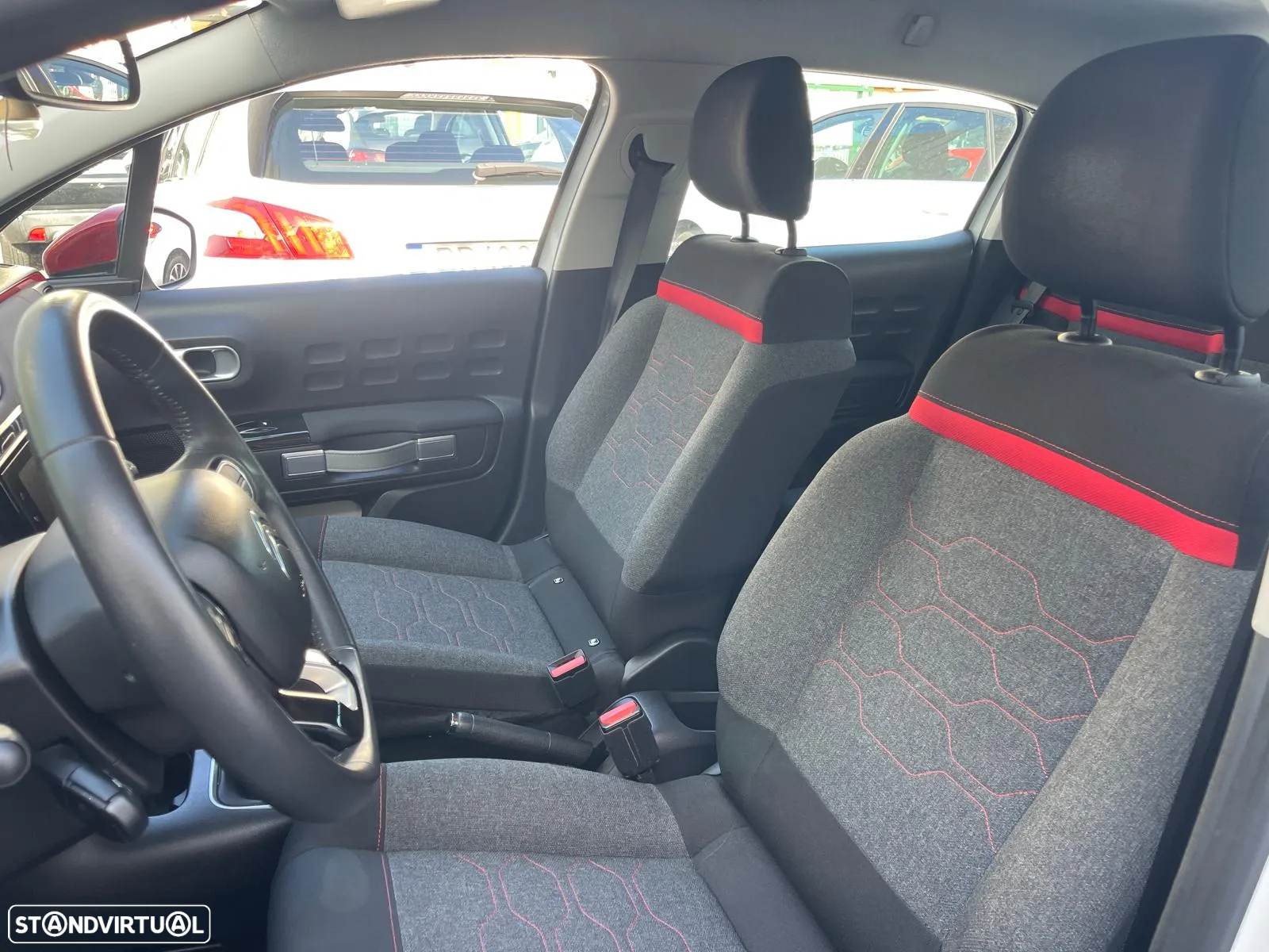 Citroën C3 1.2 PureTech Shine EAT6 - 4