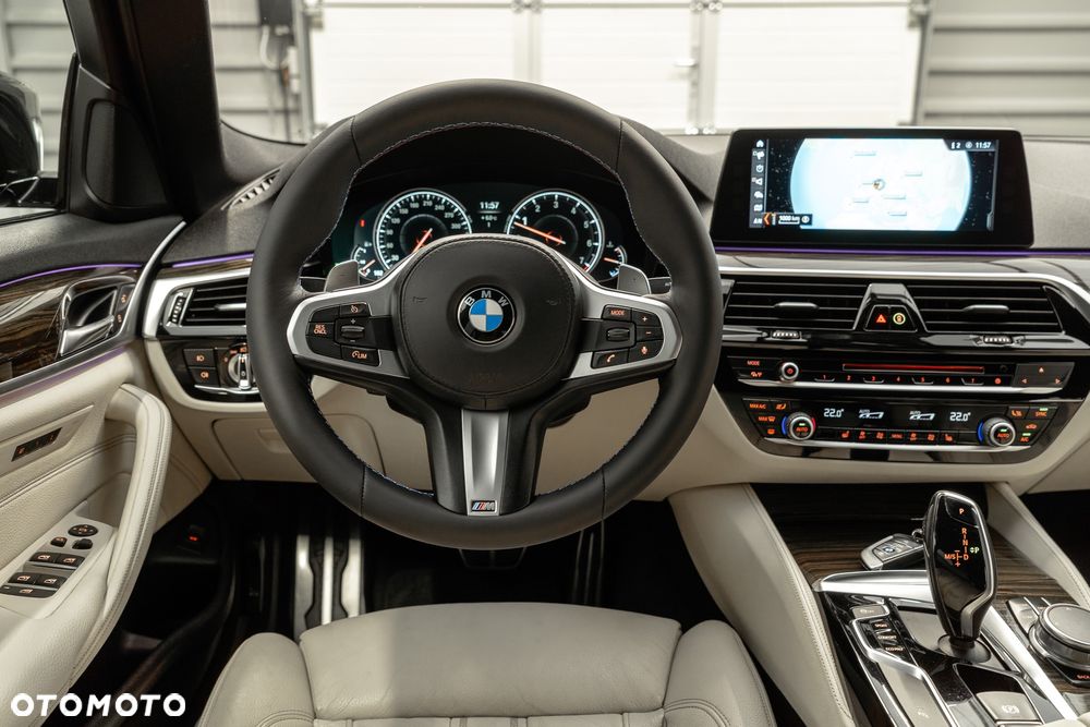 BMW Seria 5 530i GPF xDrive M Sport sport - 24