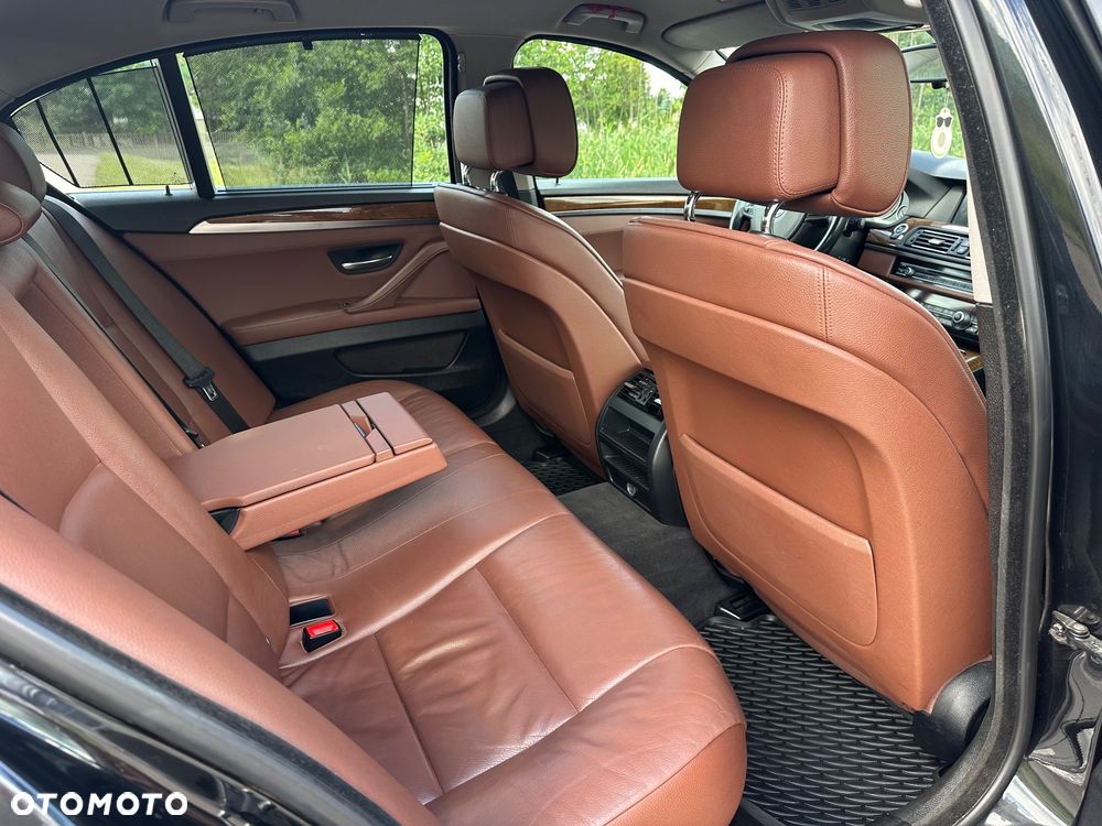 BMW Seria 5 520i Luxury Line - 10