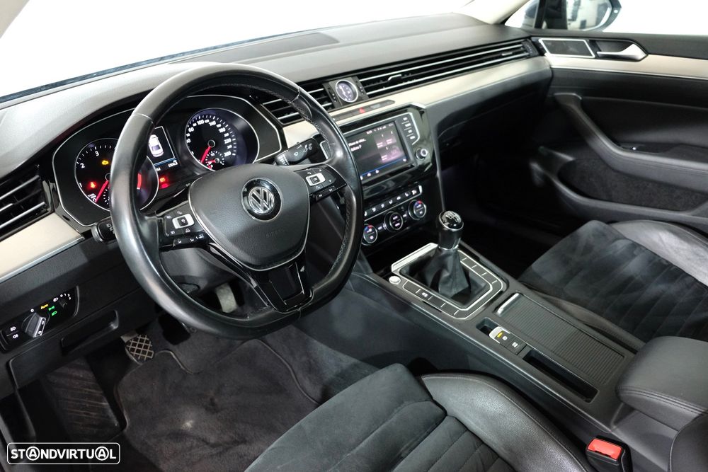 VW Passat 2.0 TDI Confortline - 11
