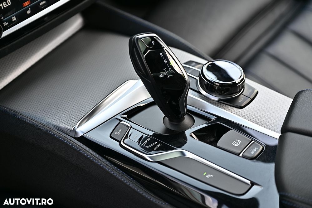 BMW Seria 5 530i xDrive AT - 24