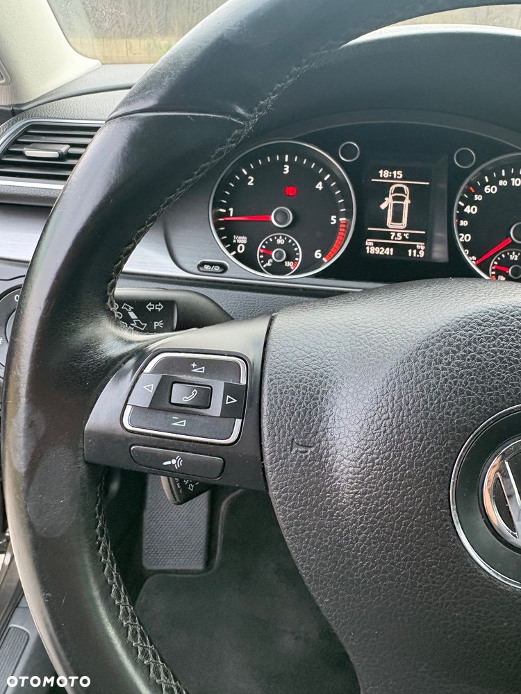 Volkswagen Passat 2.0 Blue TDI SCR Trendline - 12