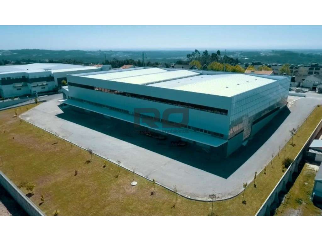 Armazém moderno em Santa Maria da Feira - Grande imagem: 2/16