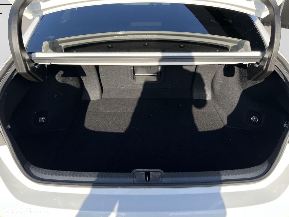 Lexus ES 300h F Sport Design - 11
