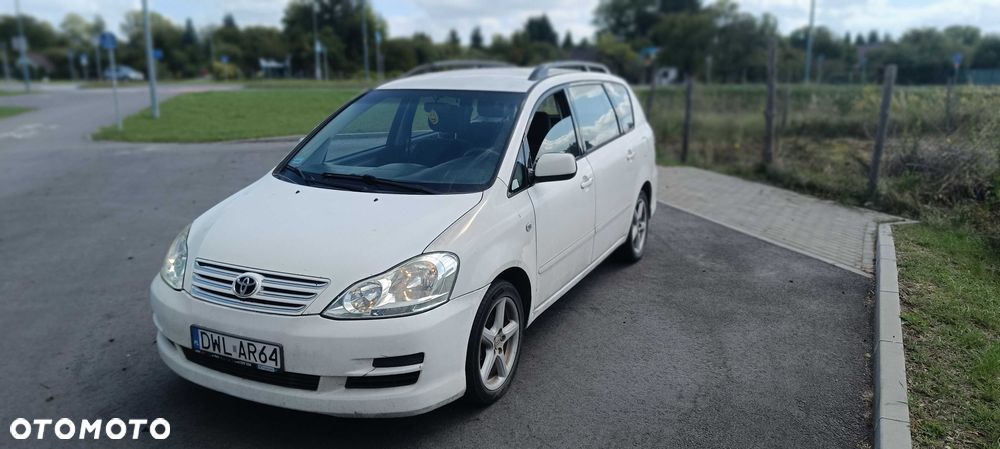 Toyota Avensis Verso - 1