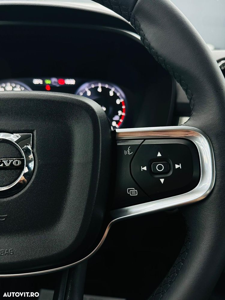 Volvo XC 40 T3 Momentum - 31