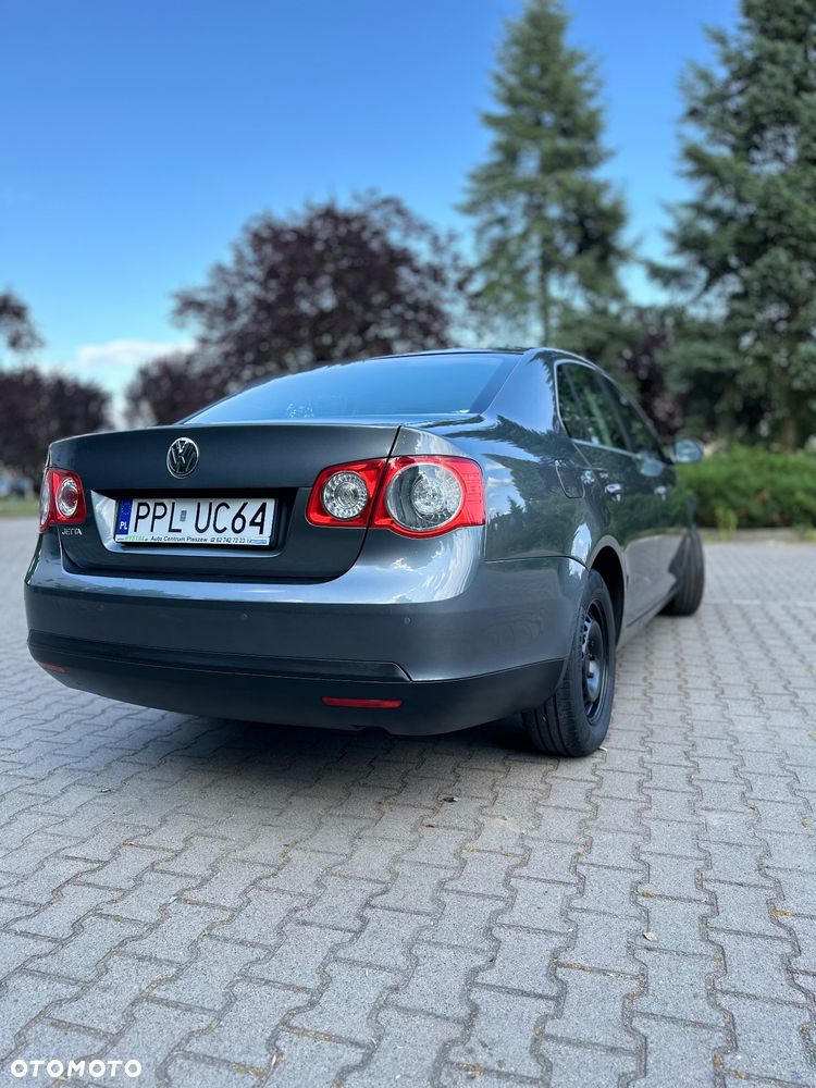 Volkswagen Jetta 1.6 TDI Comfortline - 3