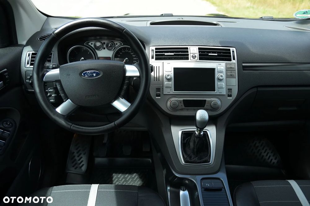 Ford Kuga 2.0 TDCi 2x4 Titanium - 24