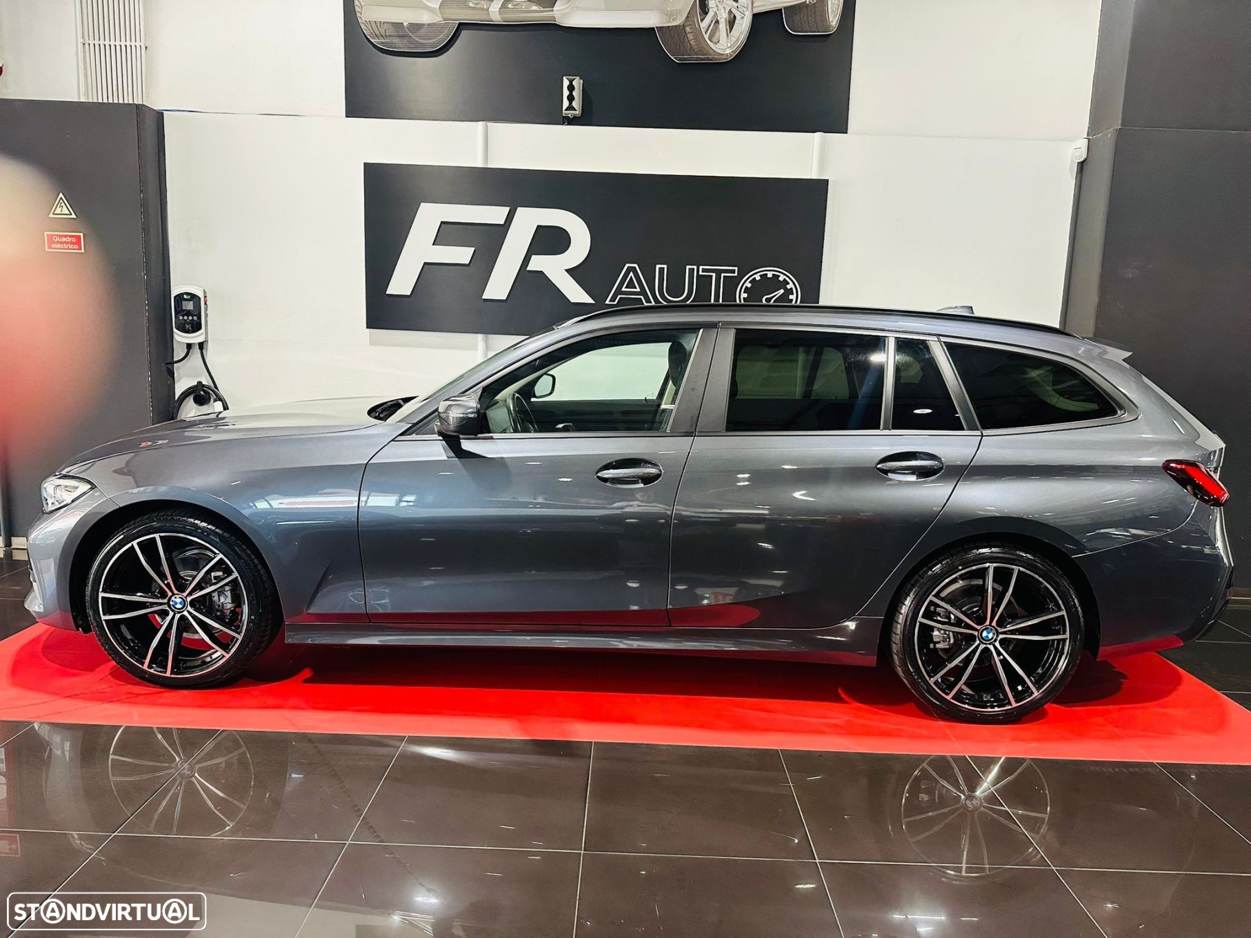 BMW 318 d Touring Auto - 13
